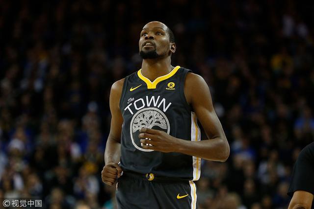 巴萨17岁小将面部受伤缝10针 赛后社交媒体晒图