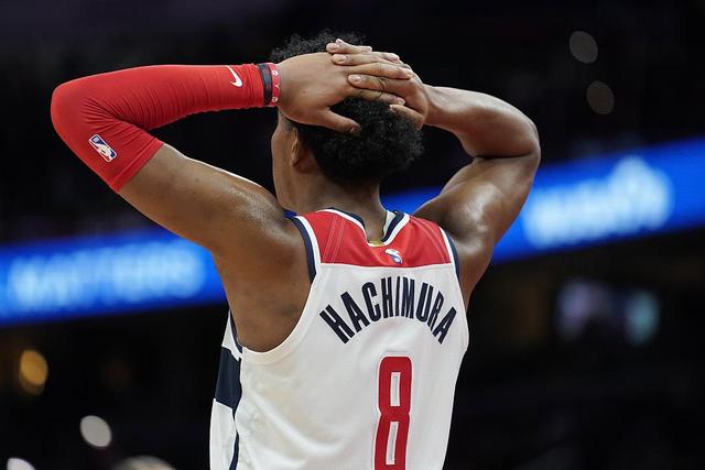 猛龙将退役卡特15号球衣 队史首个被退役号码