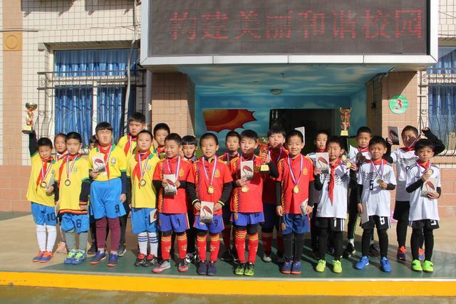 詹姆斯末节超神单节19分 湖人逆天翻盘胜快船